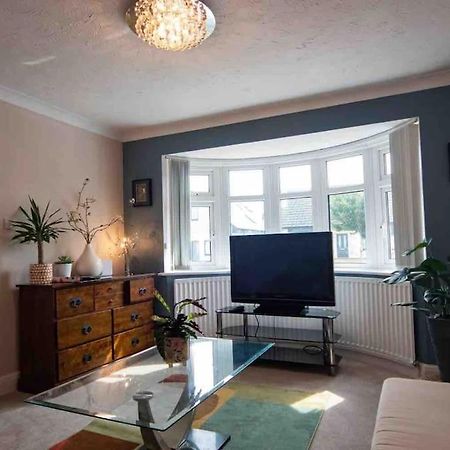 1 Bedroom Self Contained Apartment In Christchurch Winkton Exterior foto