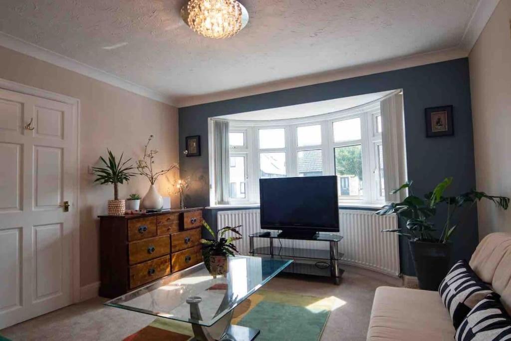 1 Bedroom Self Contained Apartment In Christchurch Winkton Exterior foto