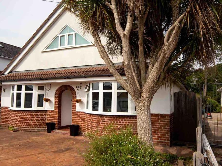 1 Bedroom Self Contained Apartment In Christchurch Winkton Exterior foto